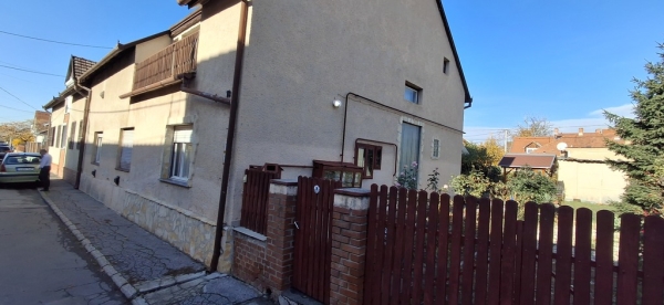 1.	Pécs Uránvárosban, 4 szobás ikerház 64,9 millió