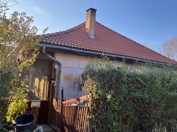 3. Pécsi 2 szobás-konyha-étkezős ház 29,8 millió