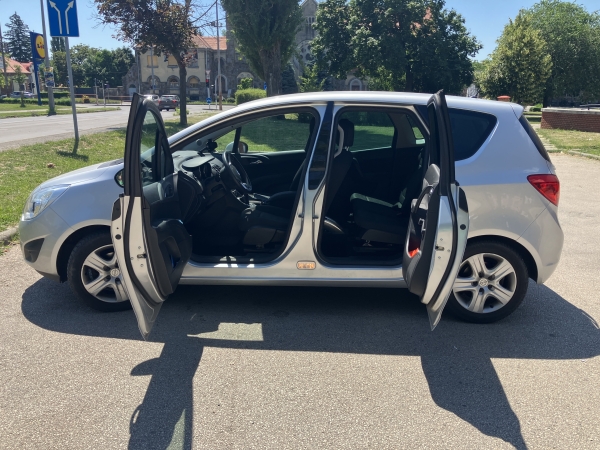 Opel MERIVA B (szembenyíló ajtós)